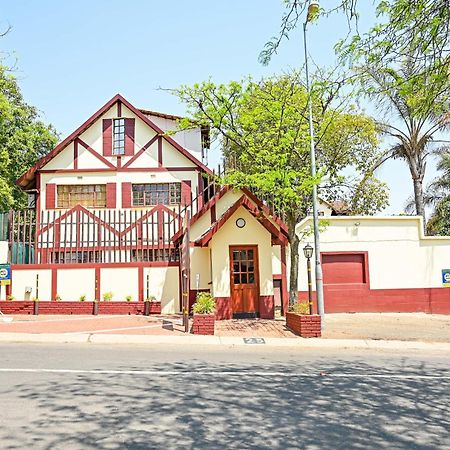 Tudor Lodge Guest House Johannesburg Exterior foto