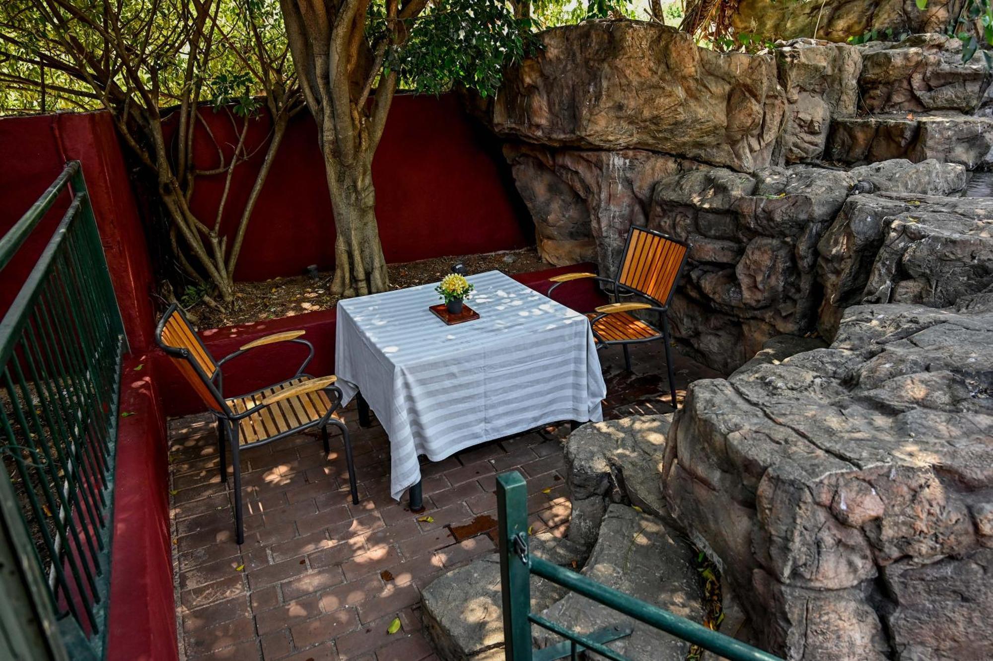 Tudor Lodge Guest House Johannesburg Exterior foto