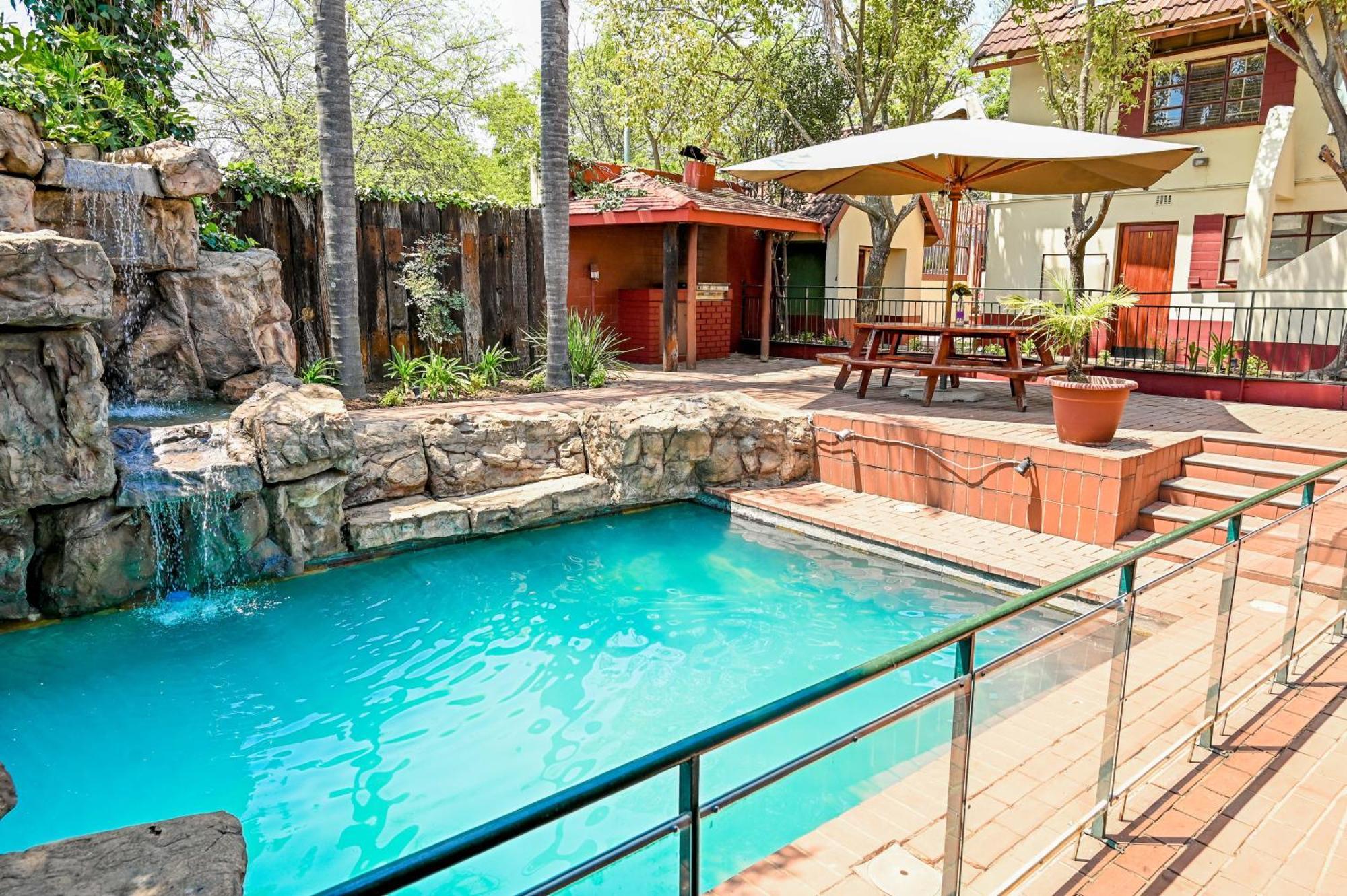 Tudor Lodge Guest House Johannesburg Exterior foto