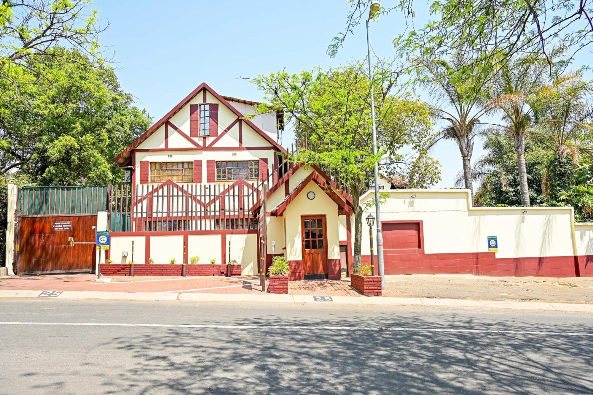 Tudor Lodge Guest House Johannesburg Exterior foto