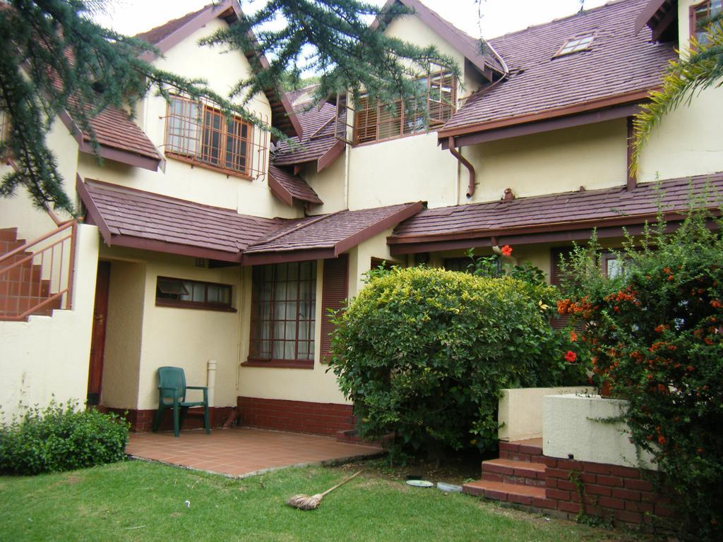 Tudor Lodge Guest House Johannesburg Exterior foto